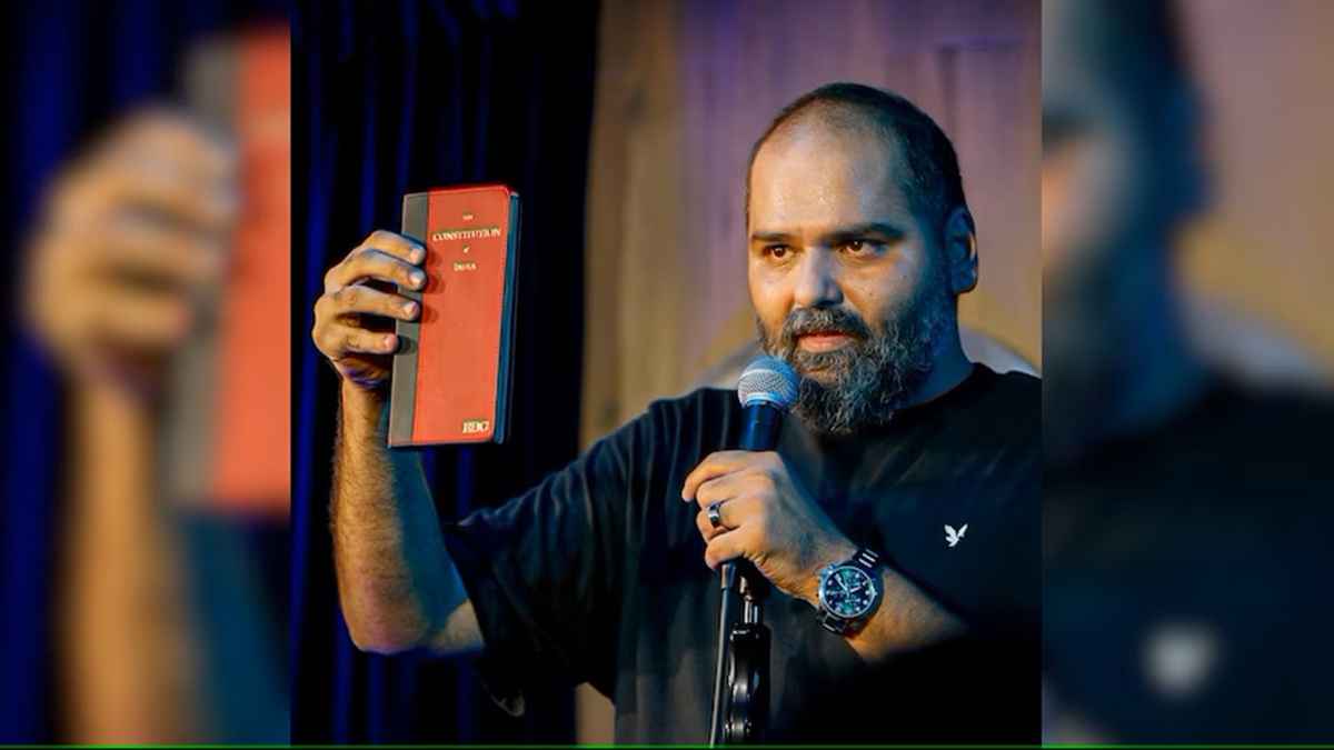 स्टैंड लीजिए, आप अपने ही देश में हैं