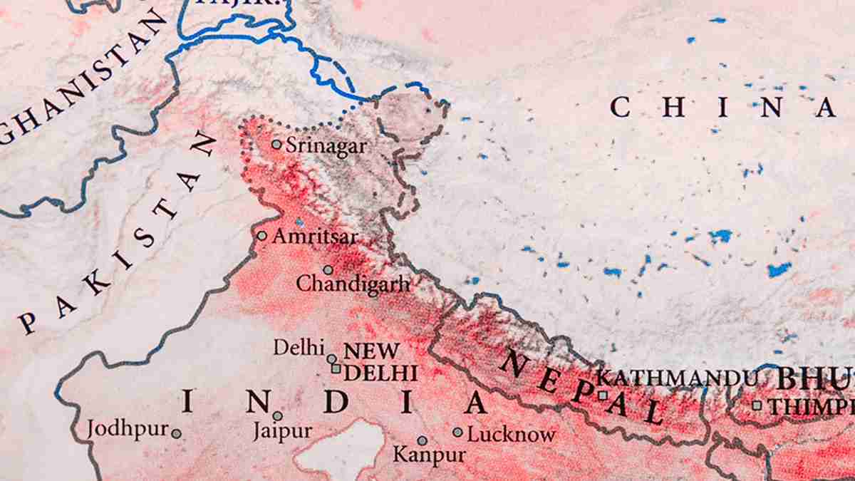 कौन किस पाले में? दक्षिण एशिया में जंग का गणित
